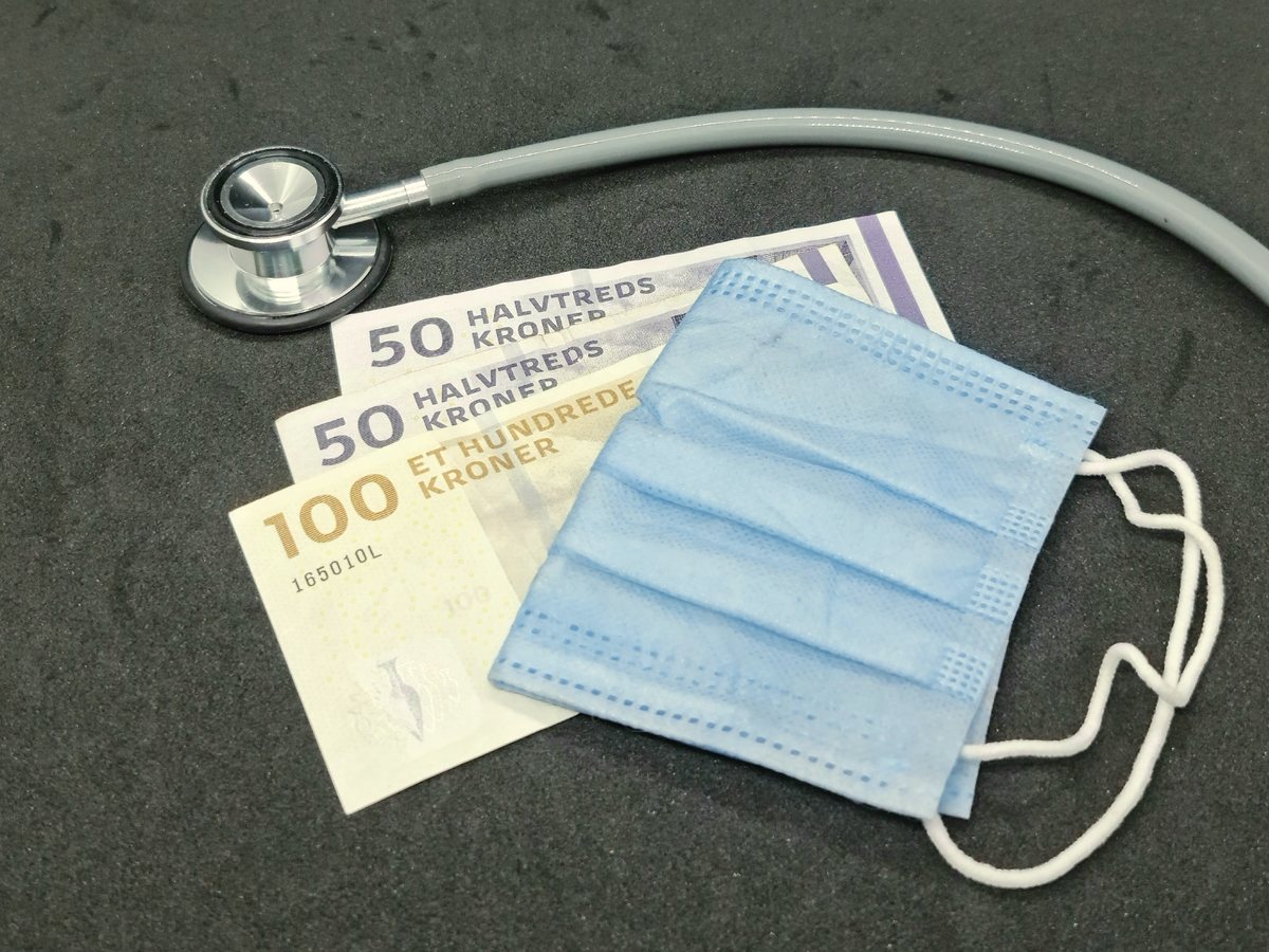 Danske kroner og tandlægeudstyr